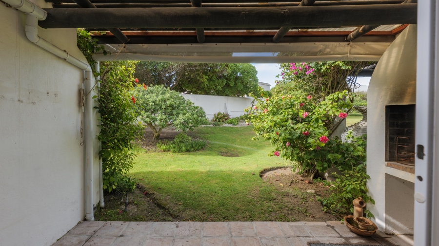 3 Bedroom Property for Sale in Struisbaai Western Cape